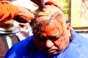 Read more about the article कांग्रेस कार्यकर्ताओं ने सिर मुंडवाकर जताया विरोध, “ब्राह्मण अपमान = राष्ट्र अपमान”