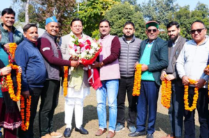 Read more about the article उपनल कर्मियों को समान वेतन का सम्मान, मुख्यमंत्री से मिलकर जताया आभार